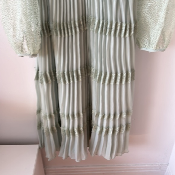 Gorgeous True Decadence at Simons light moss green dress - Picture 9 of 12